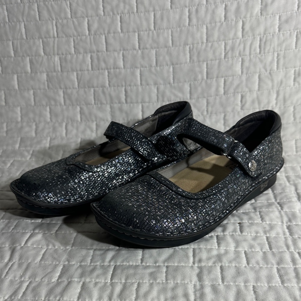 Alegria Belle Mary Jane shoe in the BEL-162 "Silver" color